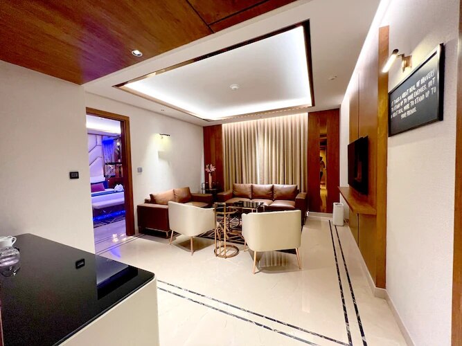 Planet Hollywood Thane City, 12.2 km from Thane Railway Station - Tap to explore photos