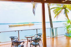 A posh River touch bungalow with scenic View, Goa