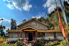 ROSE VILLA (The British Heritage Colonial Bungalow No 9), Darjeeling