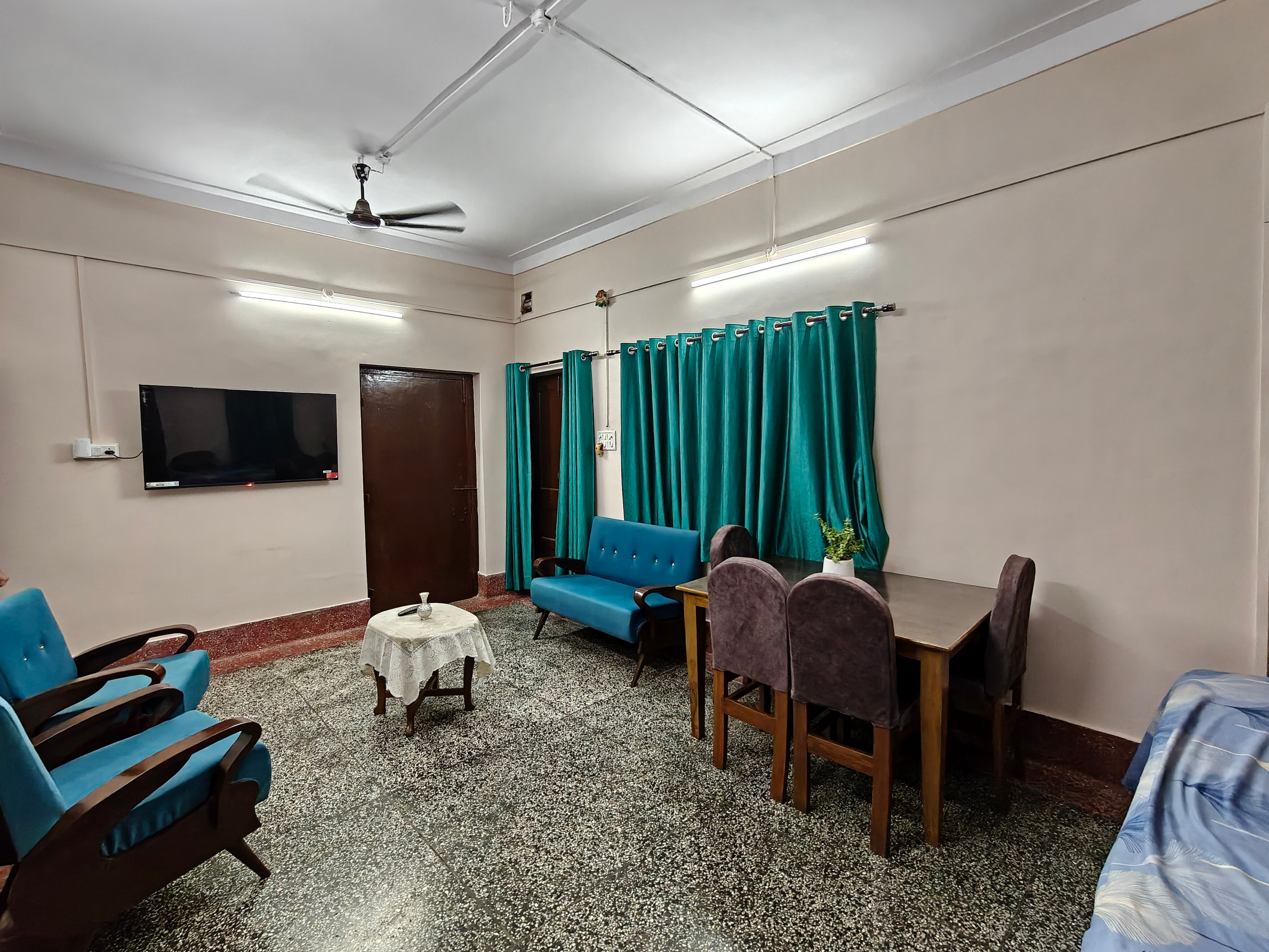 Prime Area 1BHK | Budget Stay - Tap to explore photos