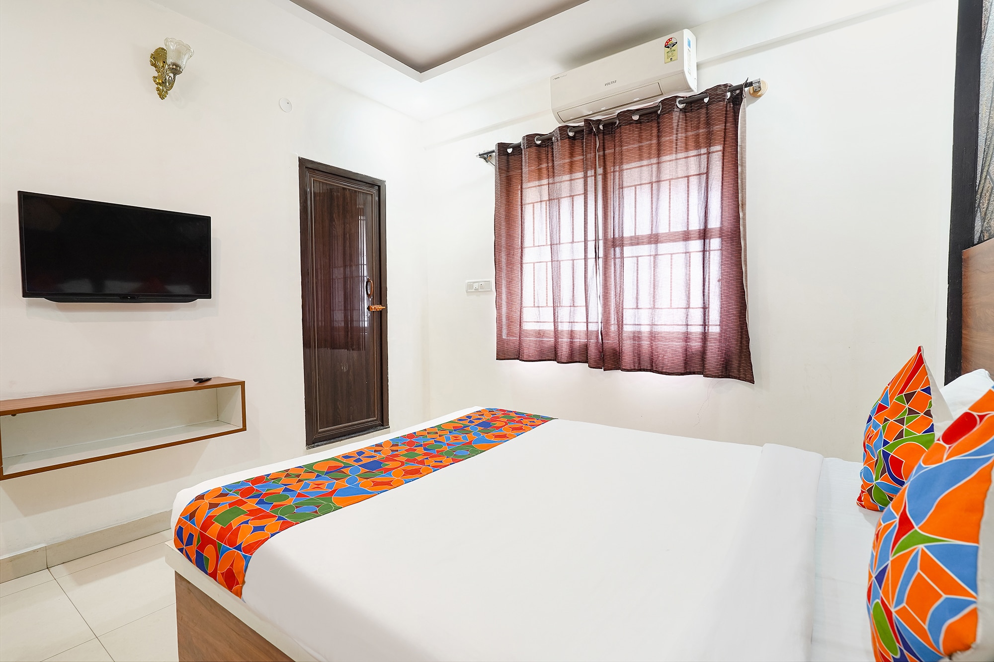 FabHotel Royal Comfort Madiwala - Nr. Housr Road - Tap to explore photos