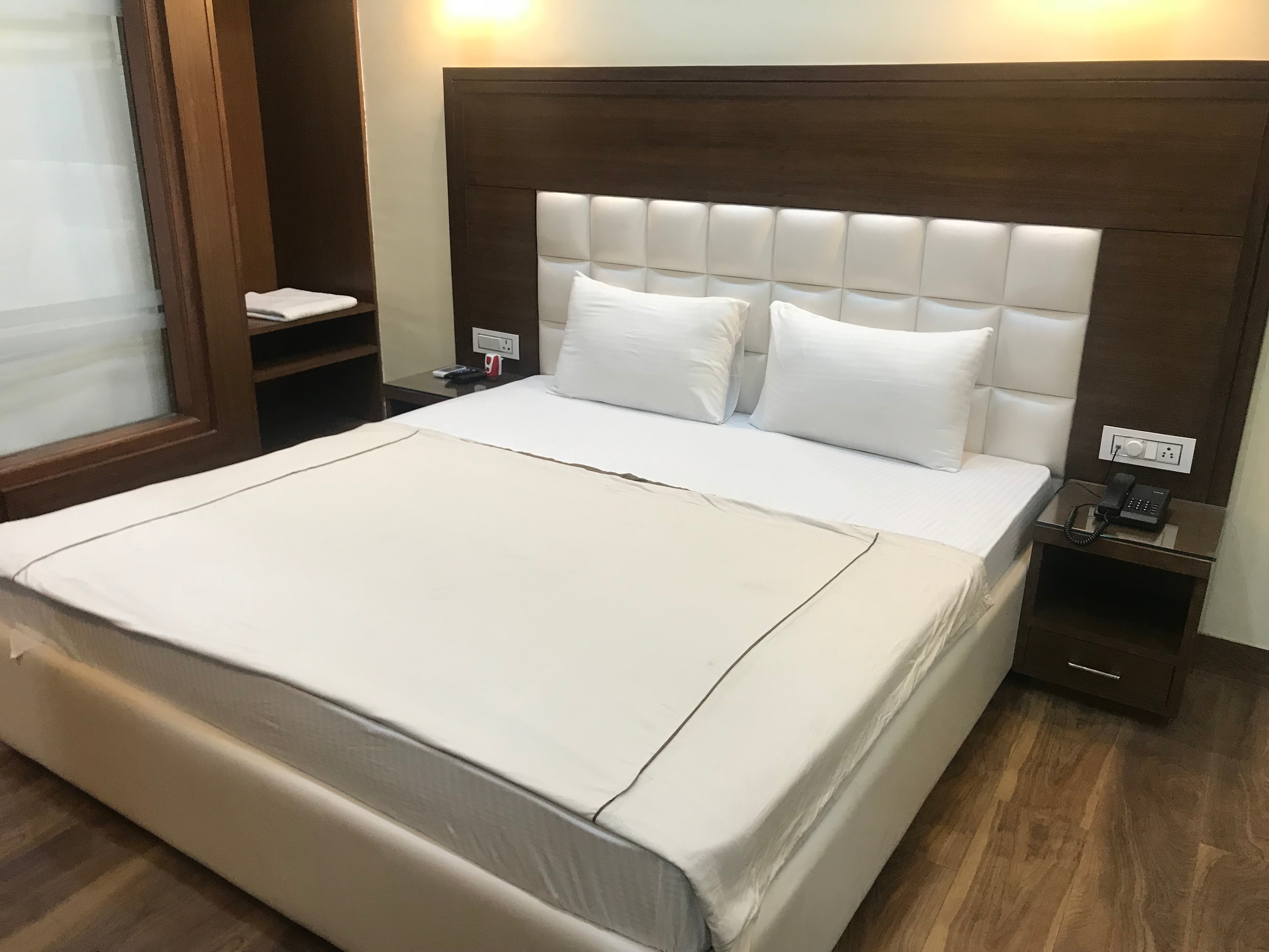 Hotel Arzoo - Tap to explore photos