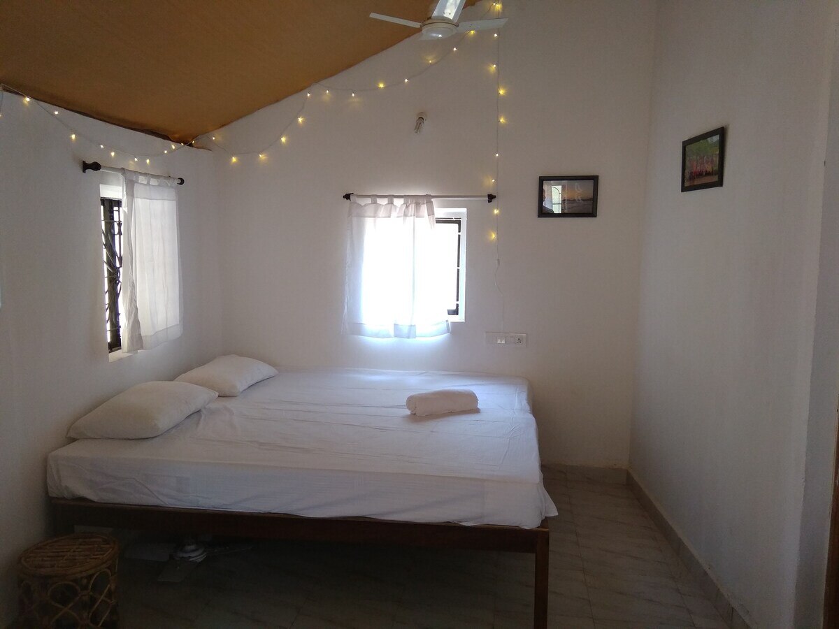 Studio,Rver& SeaView on Talpona road Wifi,Ac,prk - Tap to explore photos