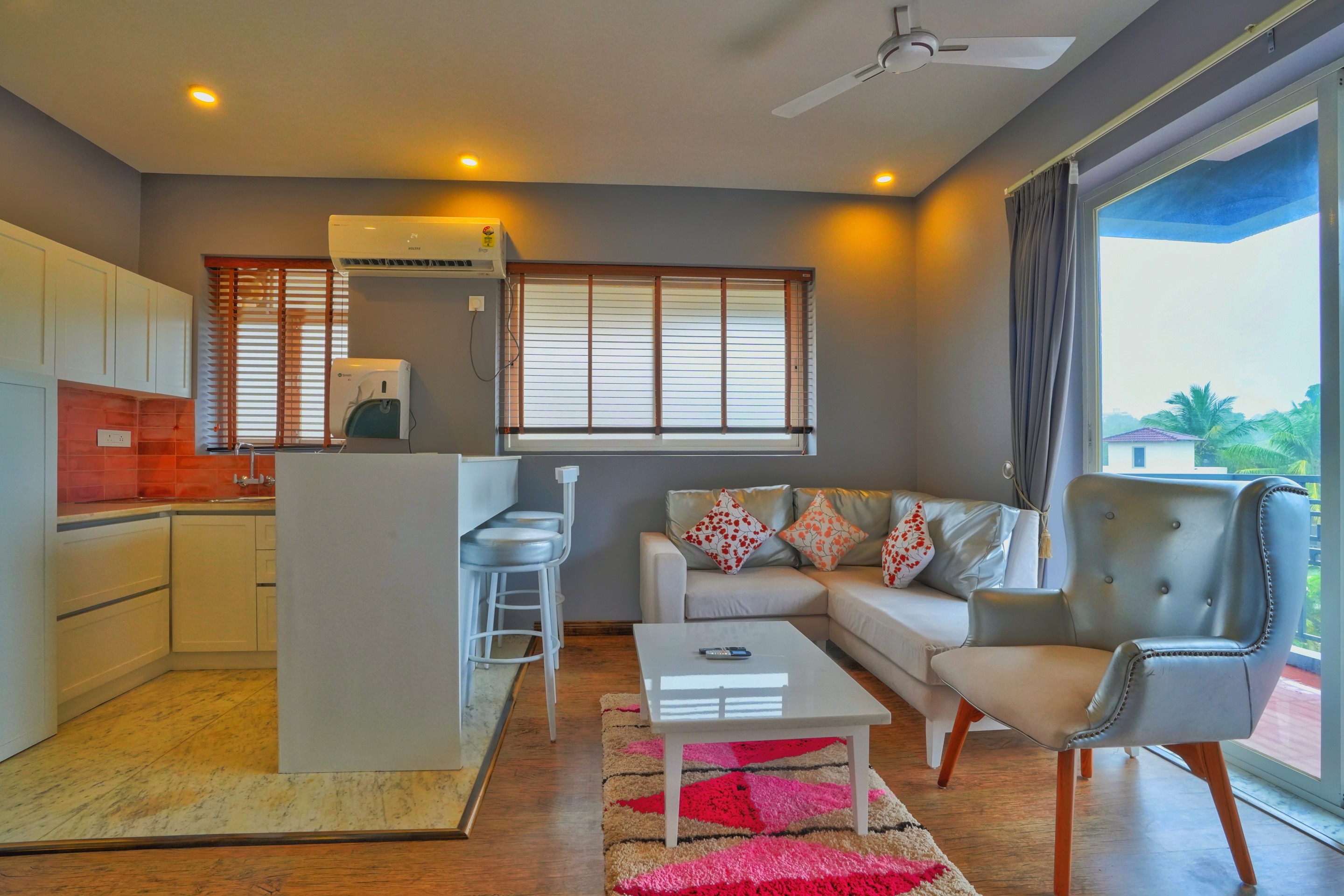 Luxury 1 bhk condo with pool in north goa - Tap to explore photos