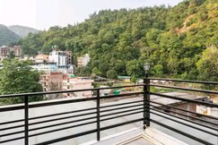 Entire Floor Modern 3BR 3Full Bath Luxury Home Vacationer, Rishikesh