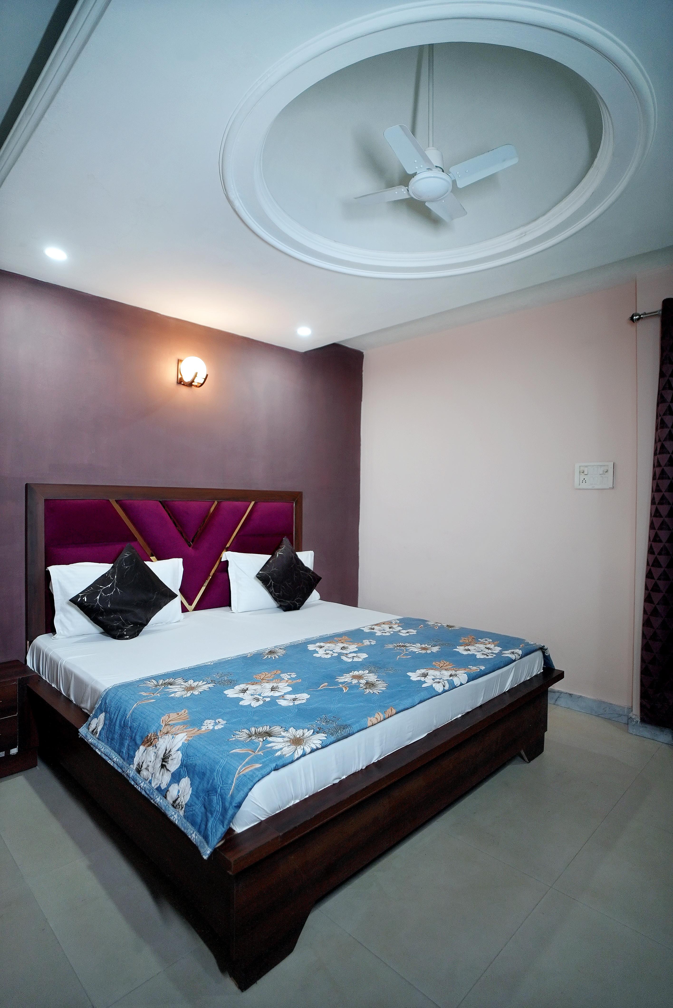 Hotel Amrit Palace - Tap to explore photos