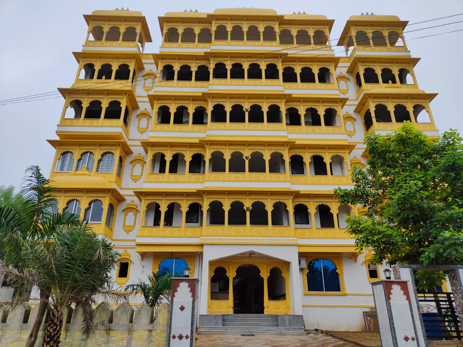 Hotel Brahma paradise  (A heritage haveli ) - Tap to explore photos
