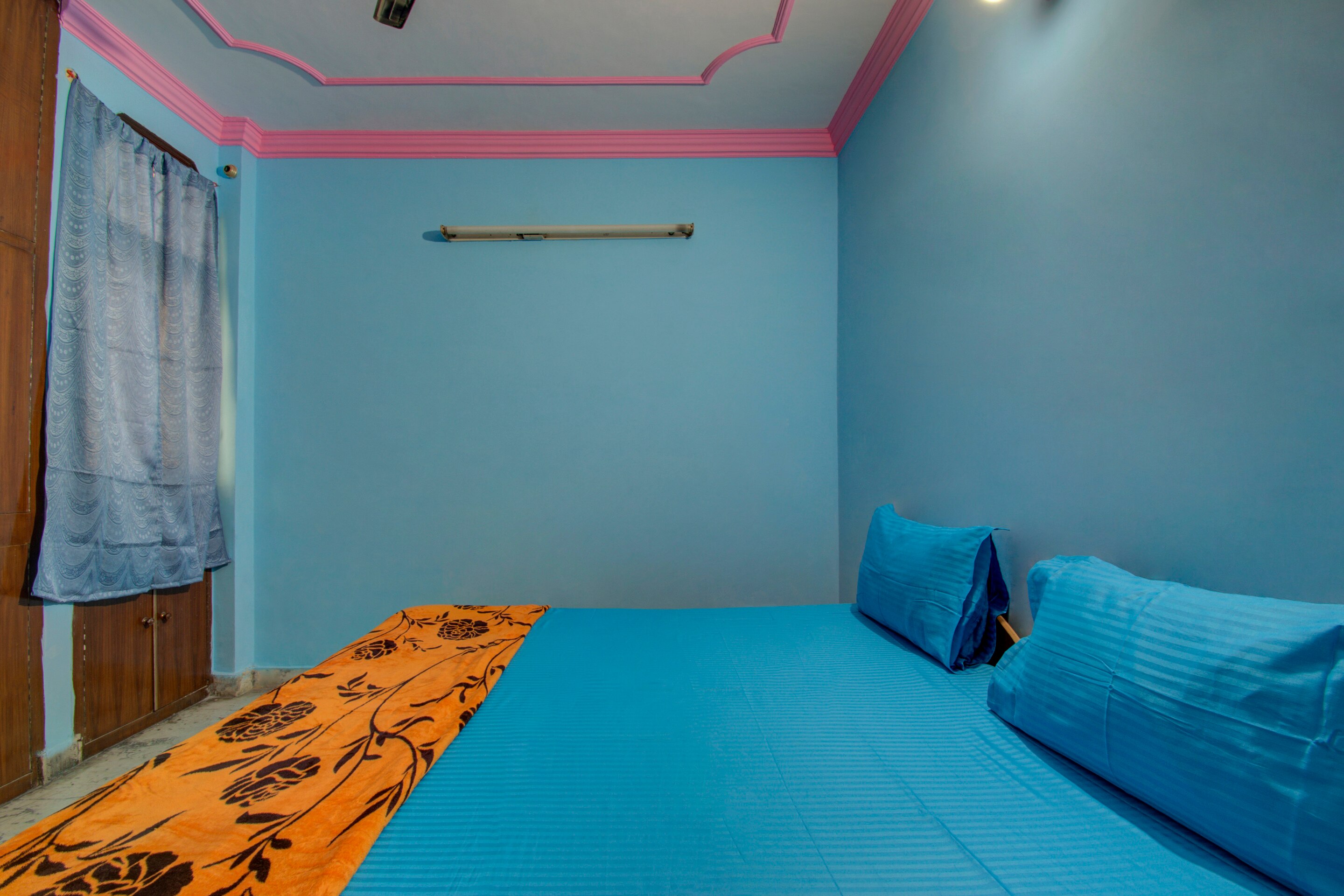 2BHK Near Akshardham Temple - Tap to explore photos