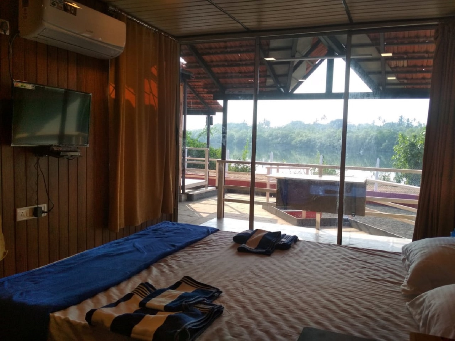 Neelkranti Backwater Guest House - Tap to explore photos