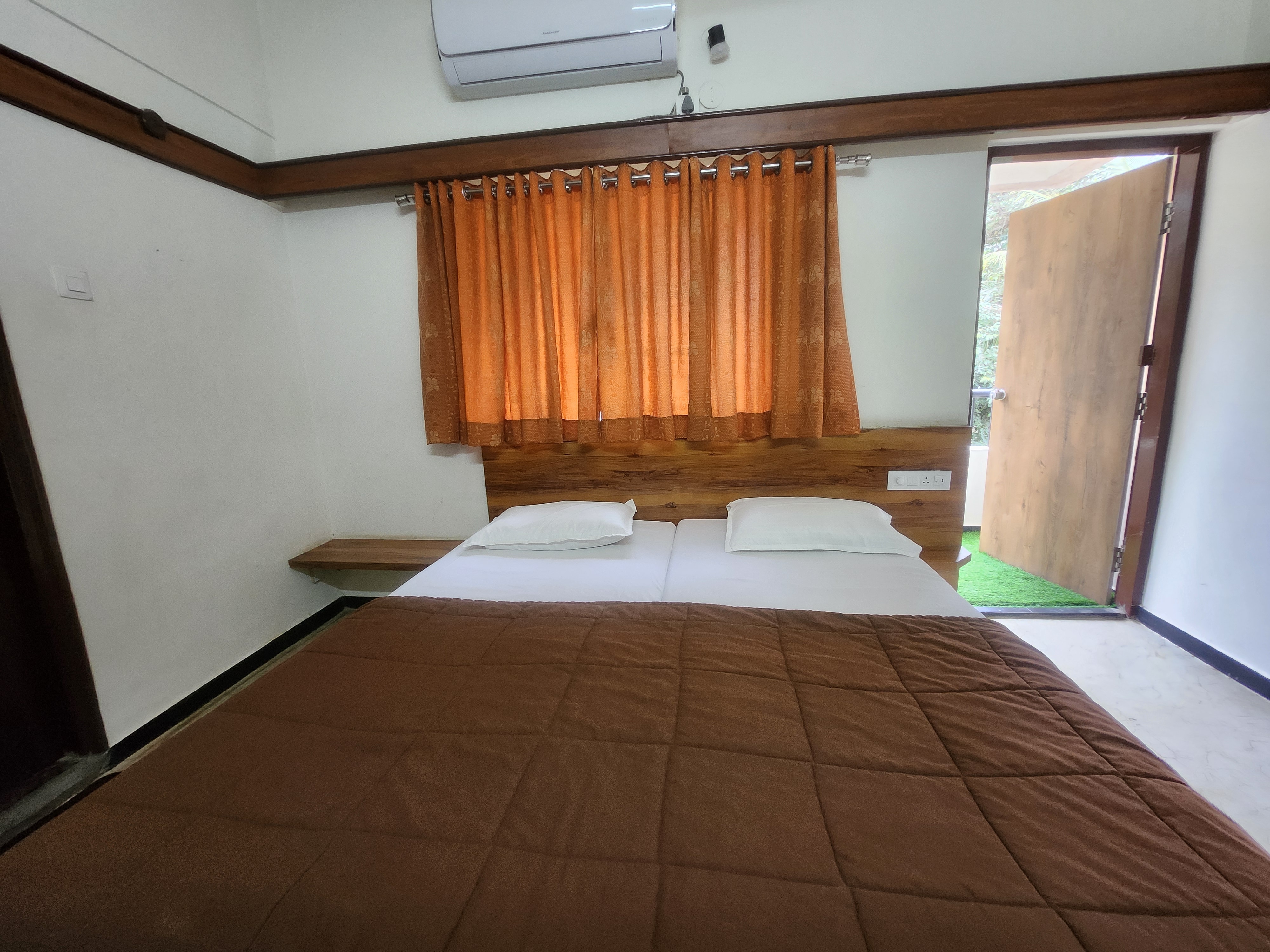 Hotel Ashwin Lodging & Boarding 5