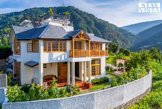 StayVista at The Oakridge W/ Jacuzzi