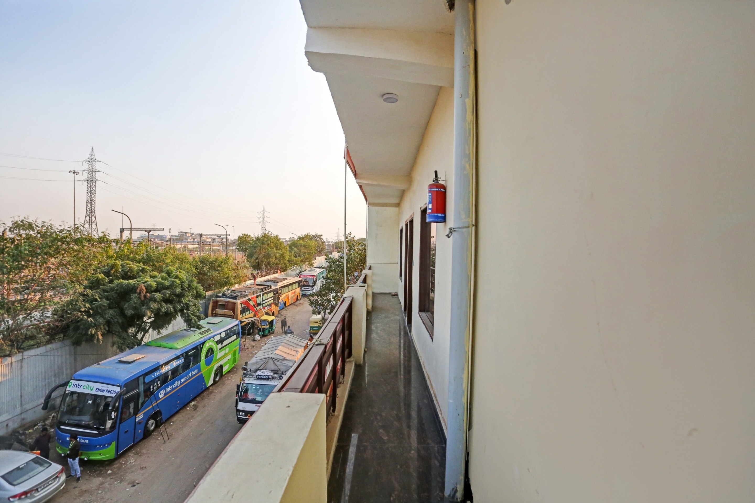 Hotel O Royal Palace Guest House Near Vishwa Vidyalaya Metro Station - Tap to explore photos