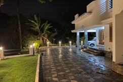 Mira Homes- pool cottage, Munnar