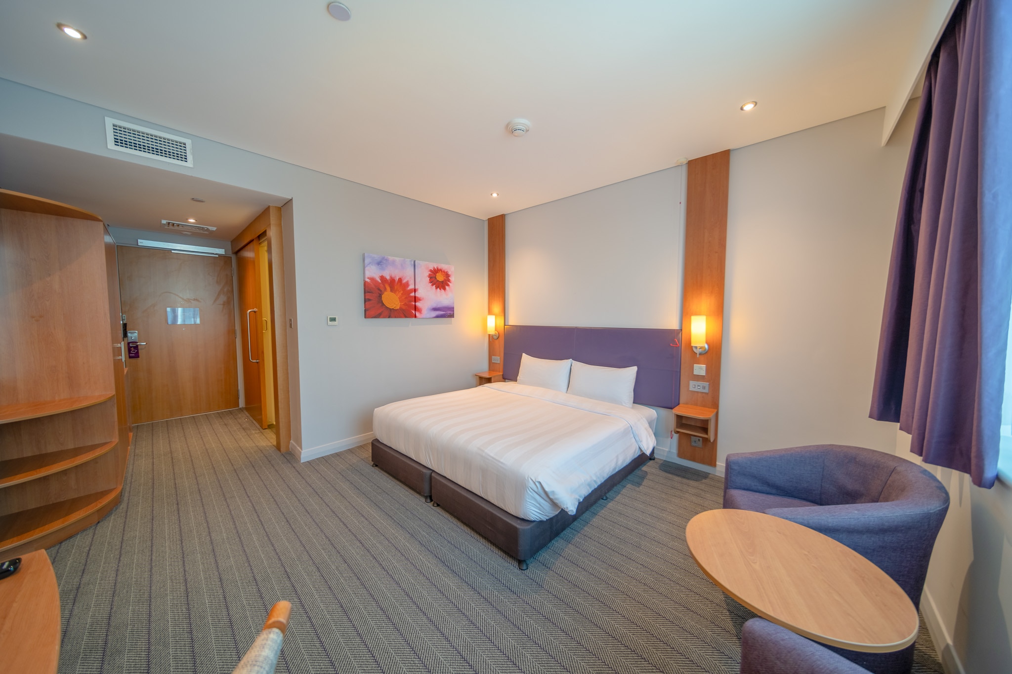 Premier Inn Abu Dhabi Airport (Business Park) - Tap to explore photos
