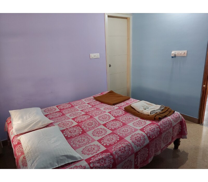Pet Friendly Cosy Apartment With parking Story Stay - Tap to explore photos