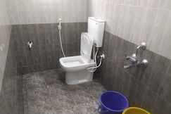 SARVESH ARUNDEKAR HOME STAY IN 3 MINUTS WALK BEACH AC ROOM, Kumta