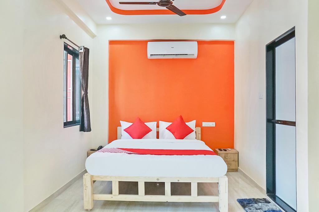 HOTEL RAJANIGANDHA - Tap to explore photos