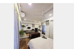 Silver Sun by Superhomes, Pune