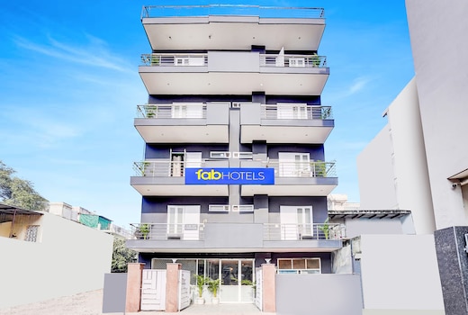 FabHotel Cyberhub Suits