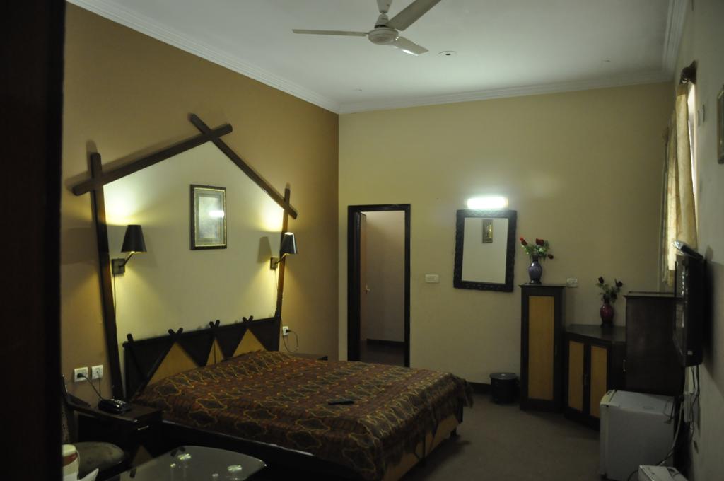 Hotel Pratiksha - Tap to explore photos