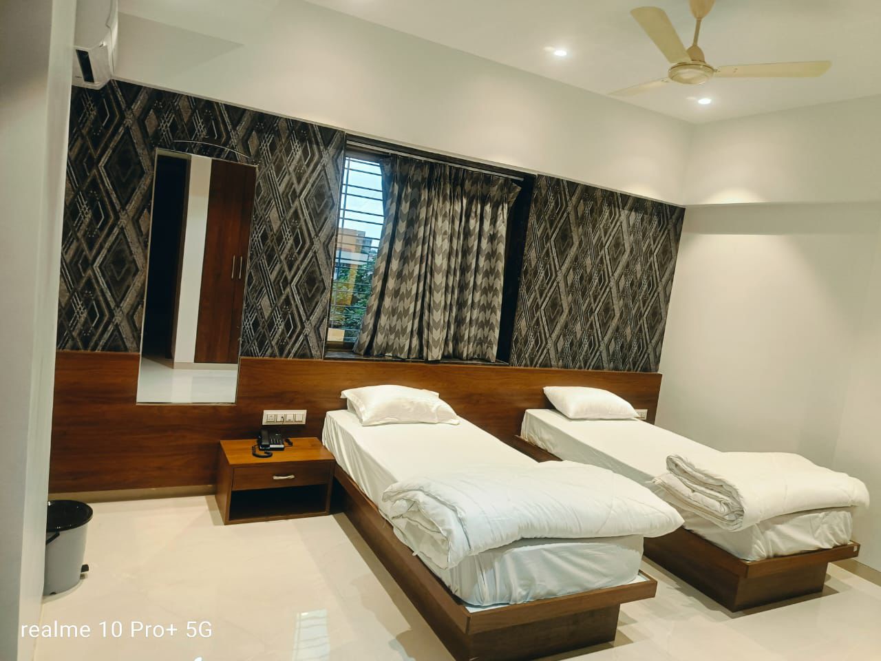 Deluxe room- AC 1
