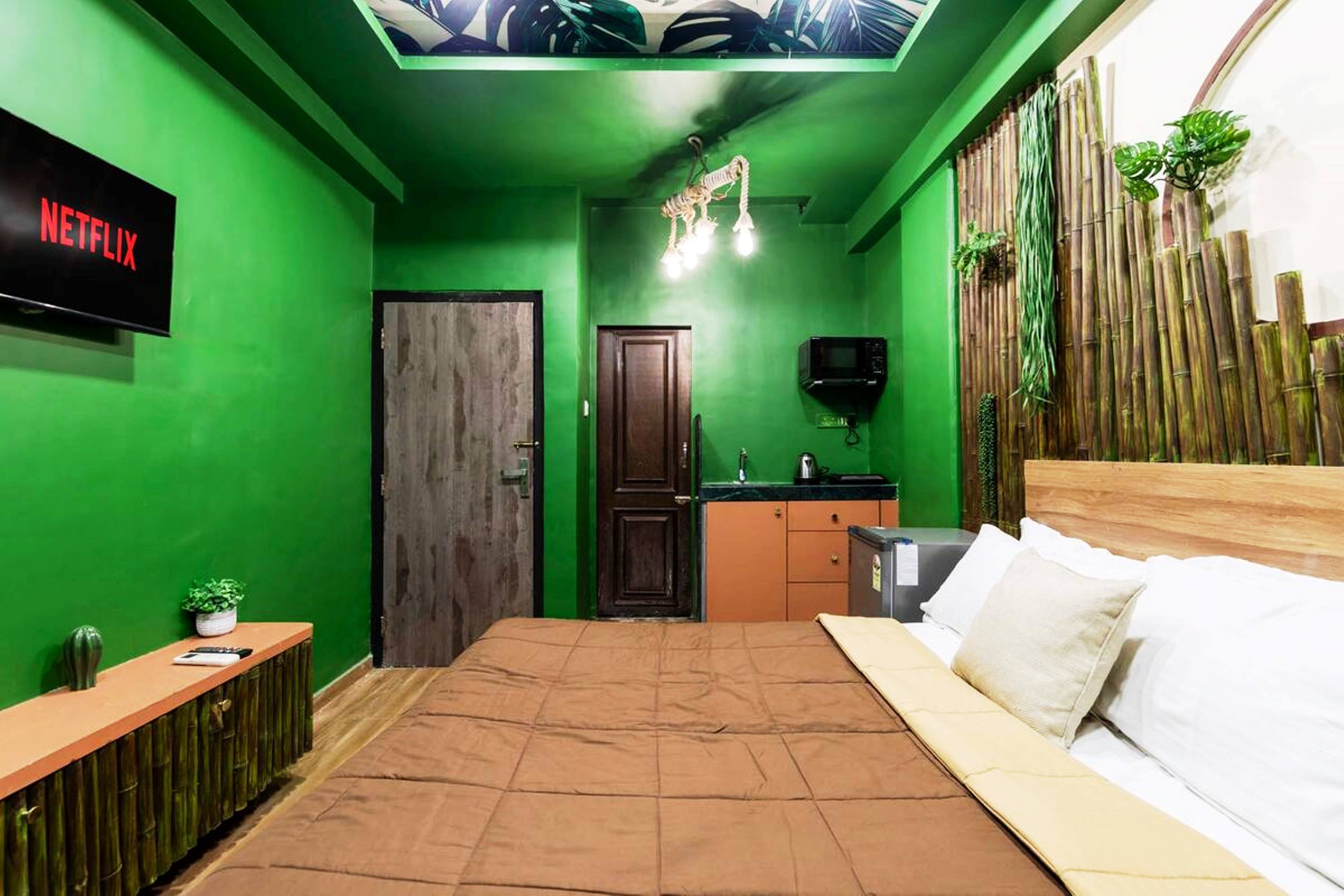 Tropical Room with a Bathtub - Tap to explore photos