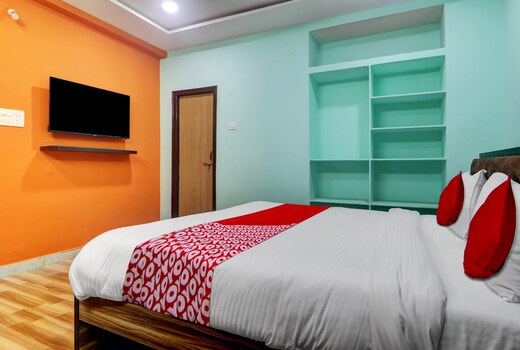 Hotel O S Grand Residency