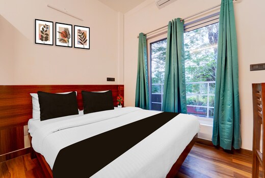 Super Hotel O Gandhi Nagar Near South Railway Backgate