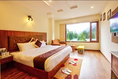 Maxwell Stays Manali, Manali