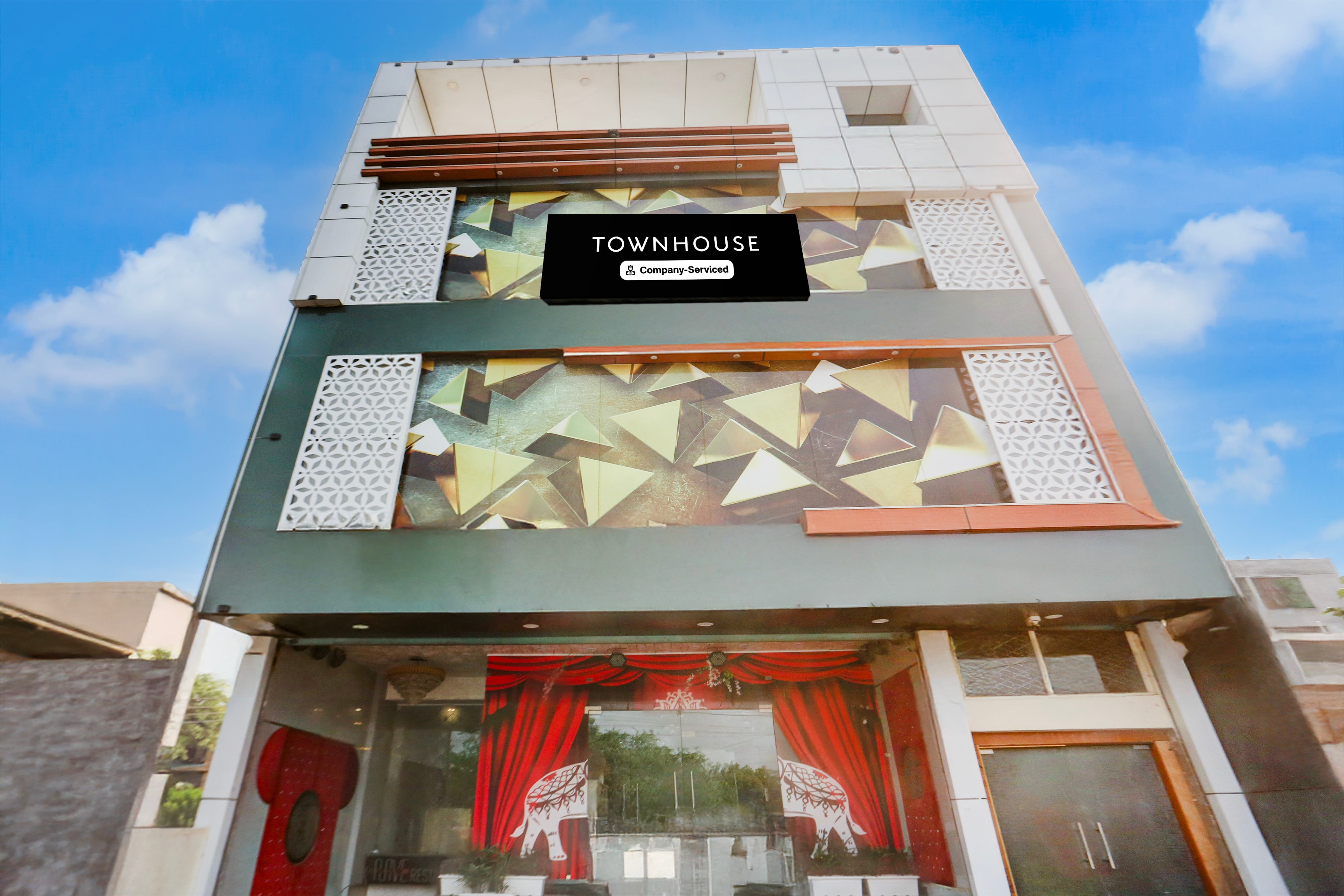 Super Townhouse Faridabad Railway Station Formerly Hotel Royals Paradaise - Tap to explore photos