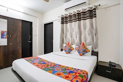 FabHotel Vardhan House II, Pune
