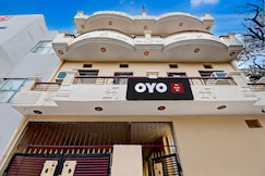 SPOT ON The Royal Inn, Varanasi