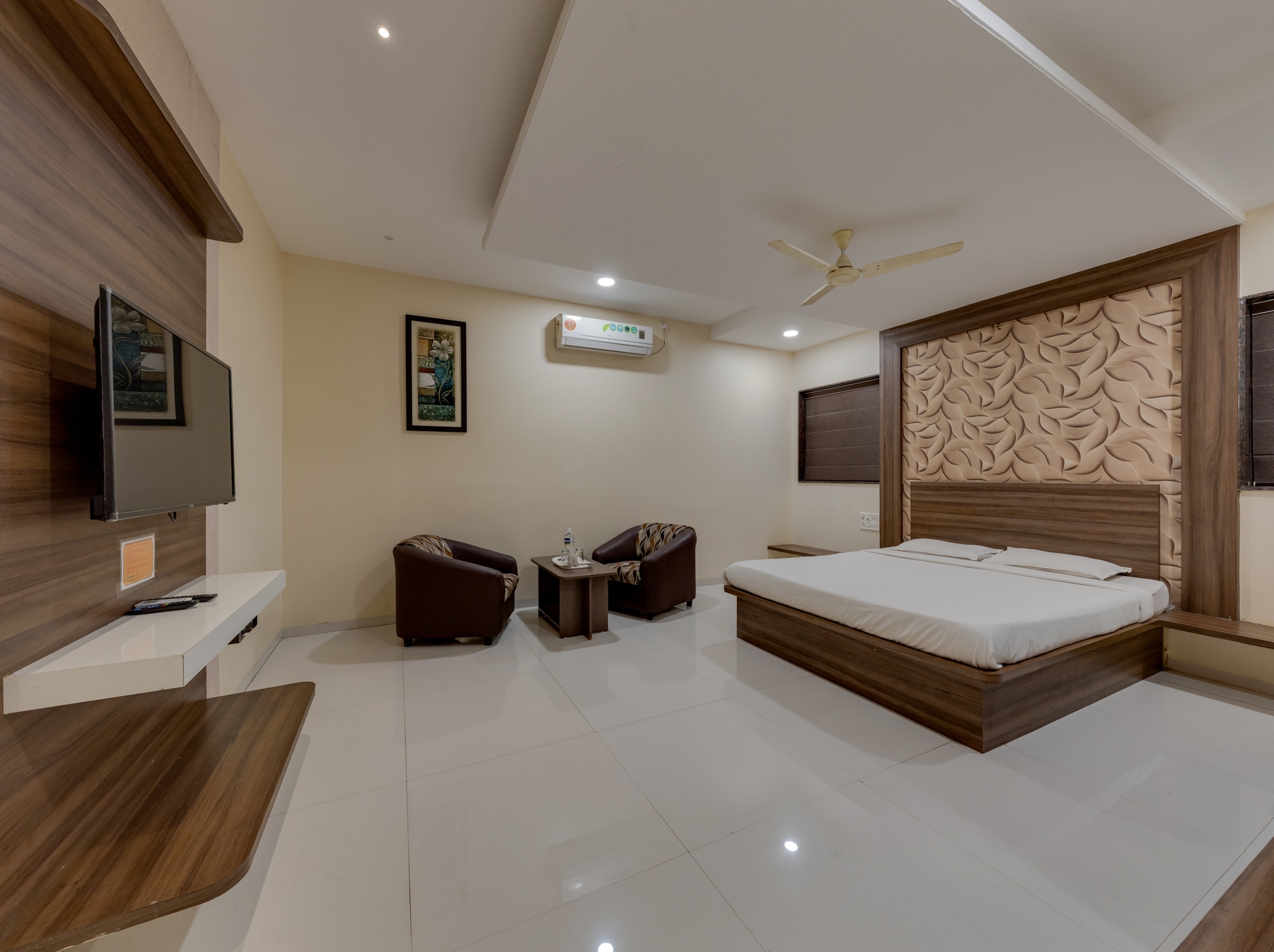 Hotel Royal Palace, Karad - Tap to explore photos