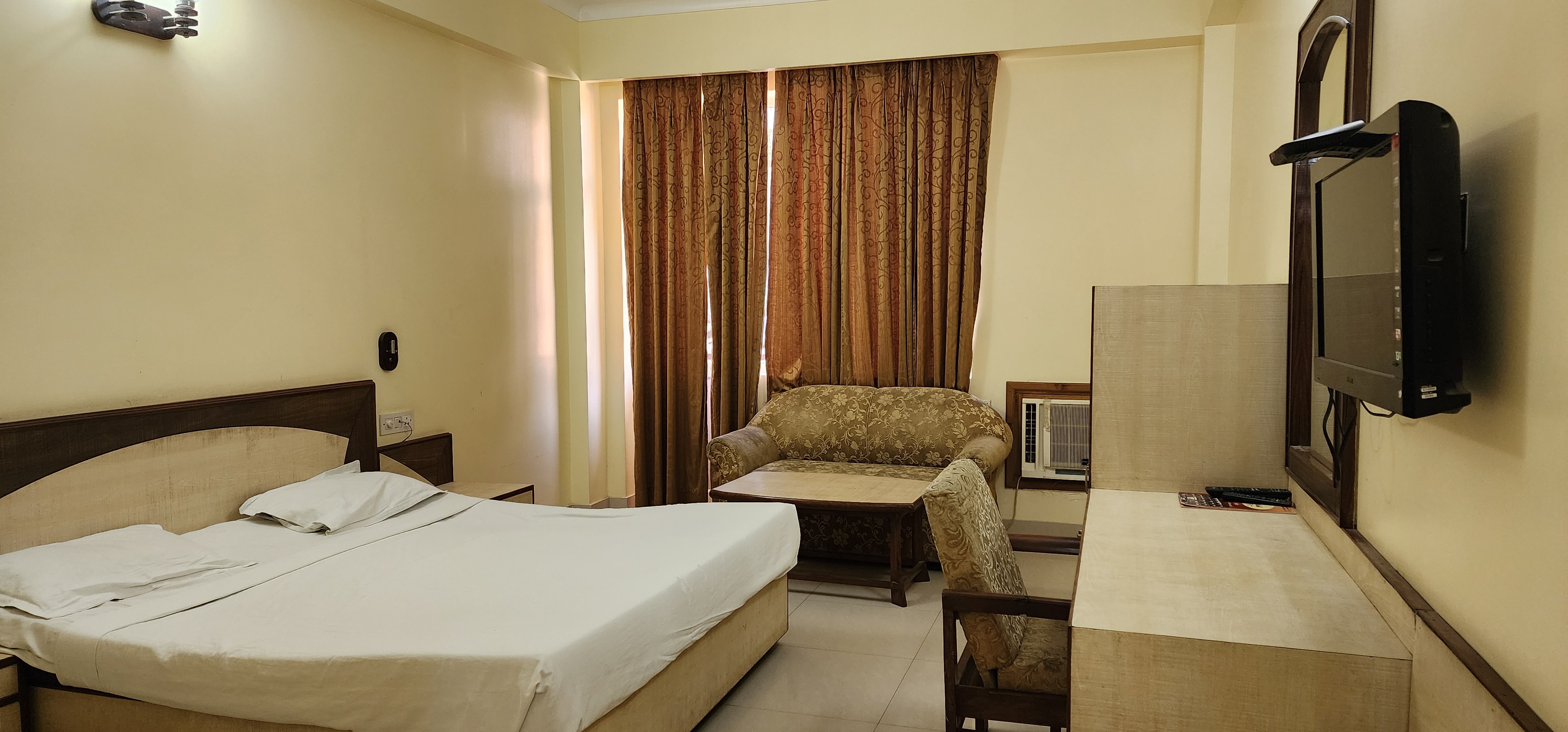 VISHAL GUEST HOUSE - Tap to explore photos