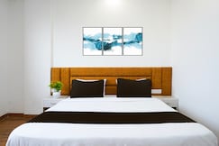 Hotel O Noida Sky Suites Sector 44 Near botanical metro, Noida