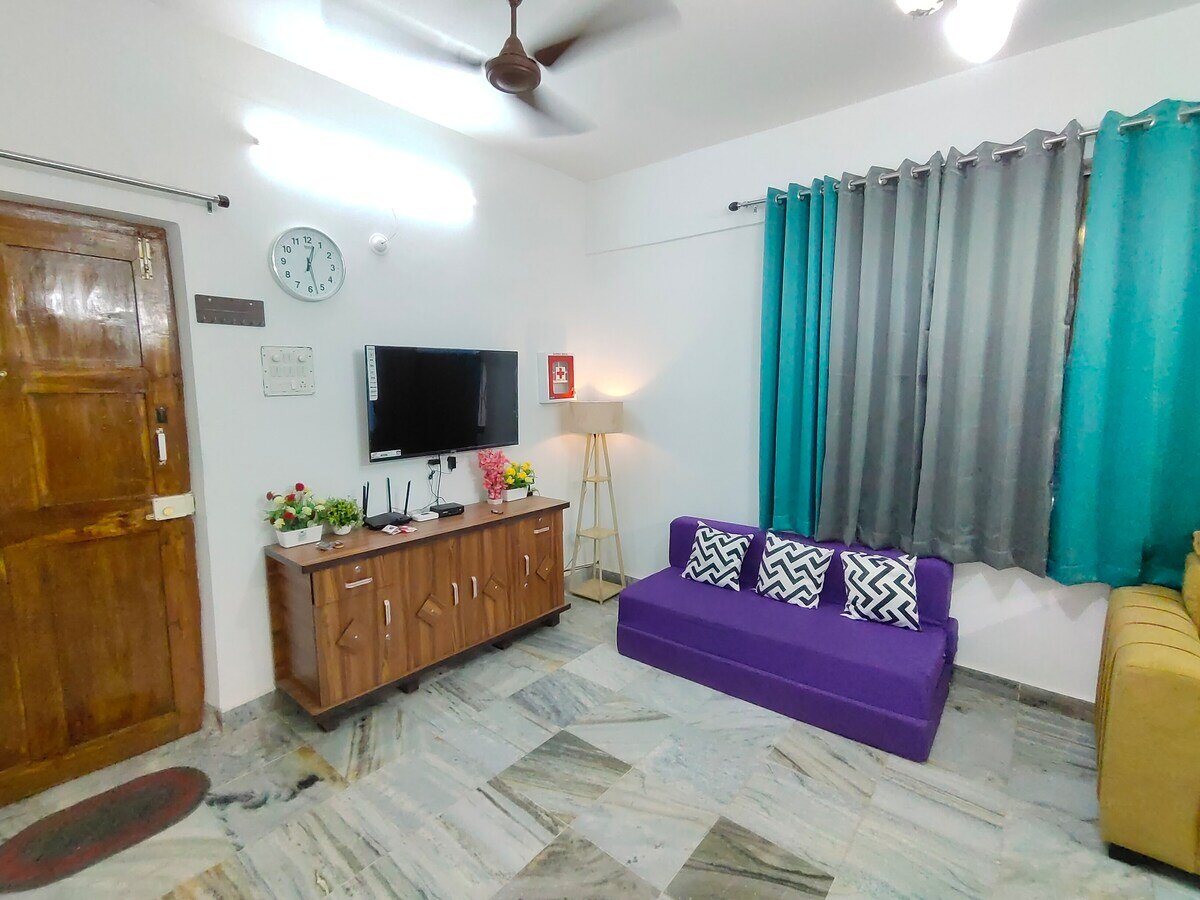 Air-conditioned 2 Bedroom Flat Nr Calangute Beach - Tap to explore photos