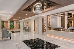 أديلفي غراند سوكومفيت, 