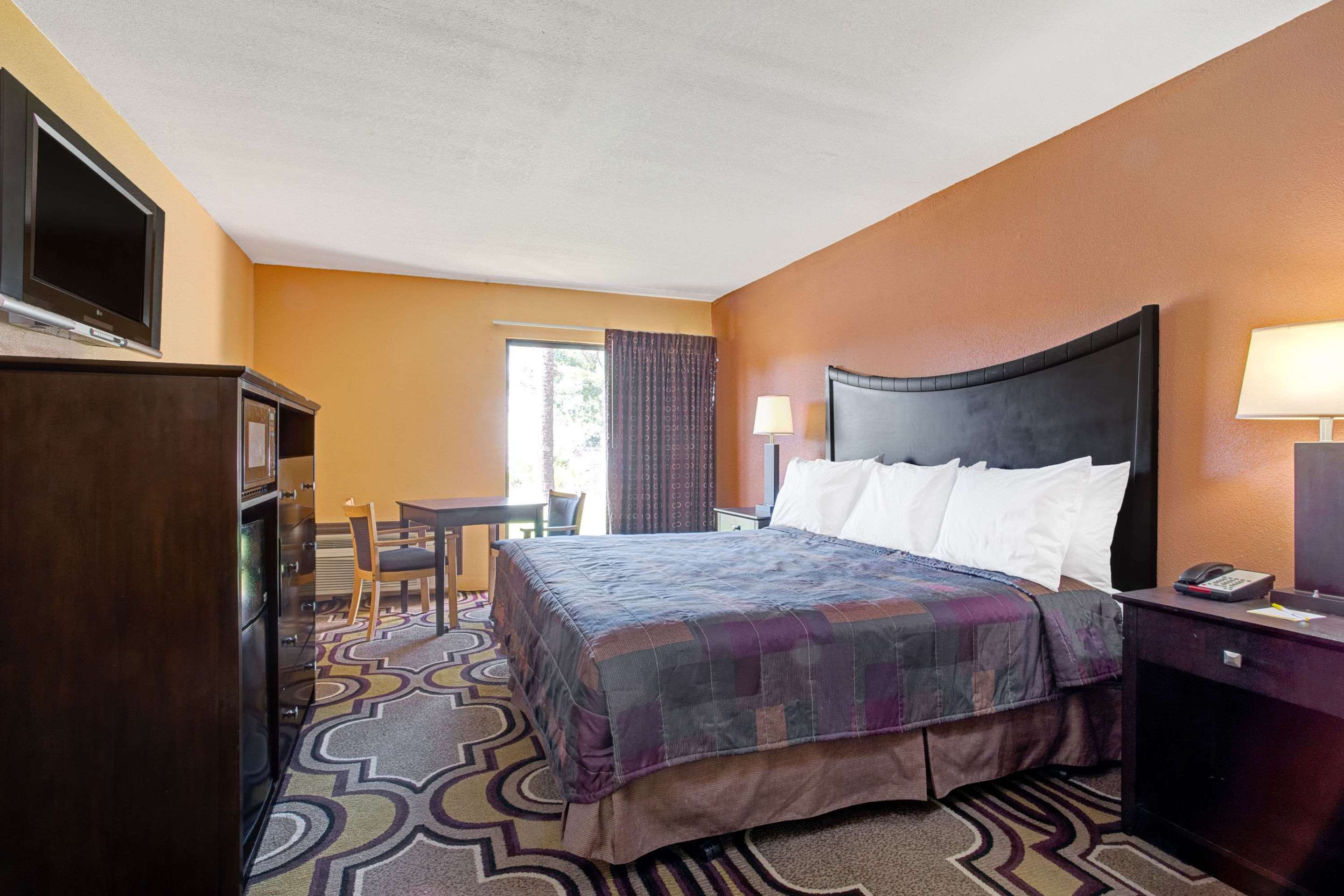 Days Inn & Suites by Wyndham Tampa near Ybor City - Tap to explore photos