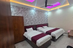 Prahlad Stays, Varanasi