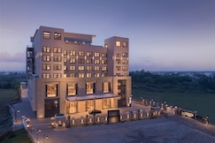 Essentia Luxury Hotel and Convention, Nagpur, Nagpur