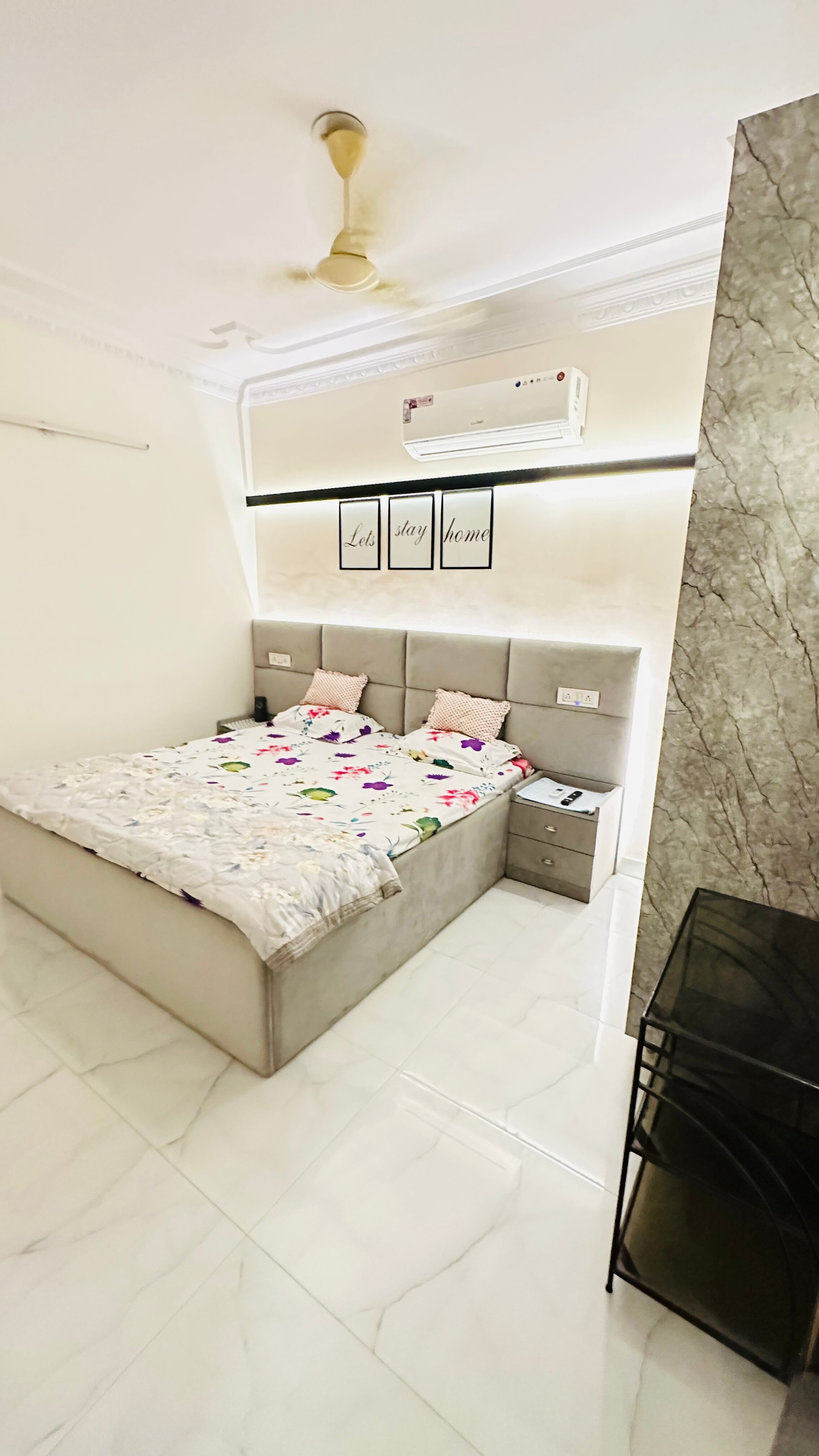 Cozy & Charming : 1bhk studio apartment - Tap to explore photos