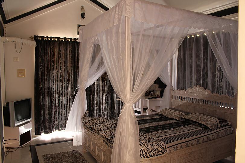 Fernandes Bungalow - Rooms - Tap to explore photos