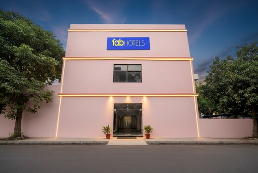 FabHotel Padmakar Kashi