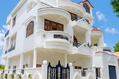 White House BnB Luxe Studio, Gwalior
