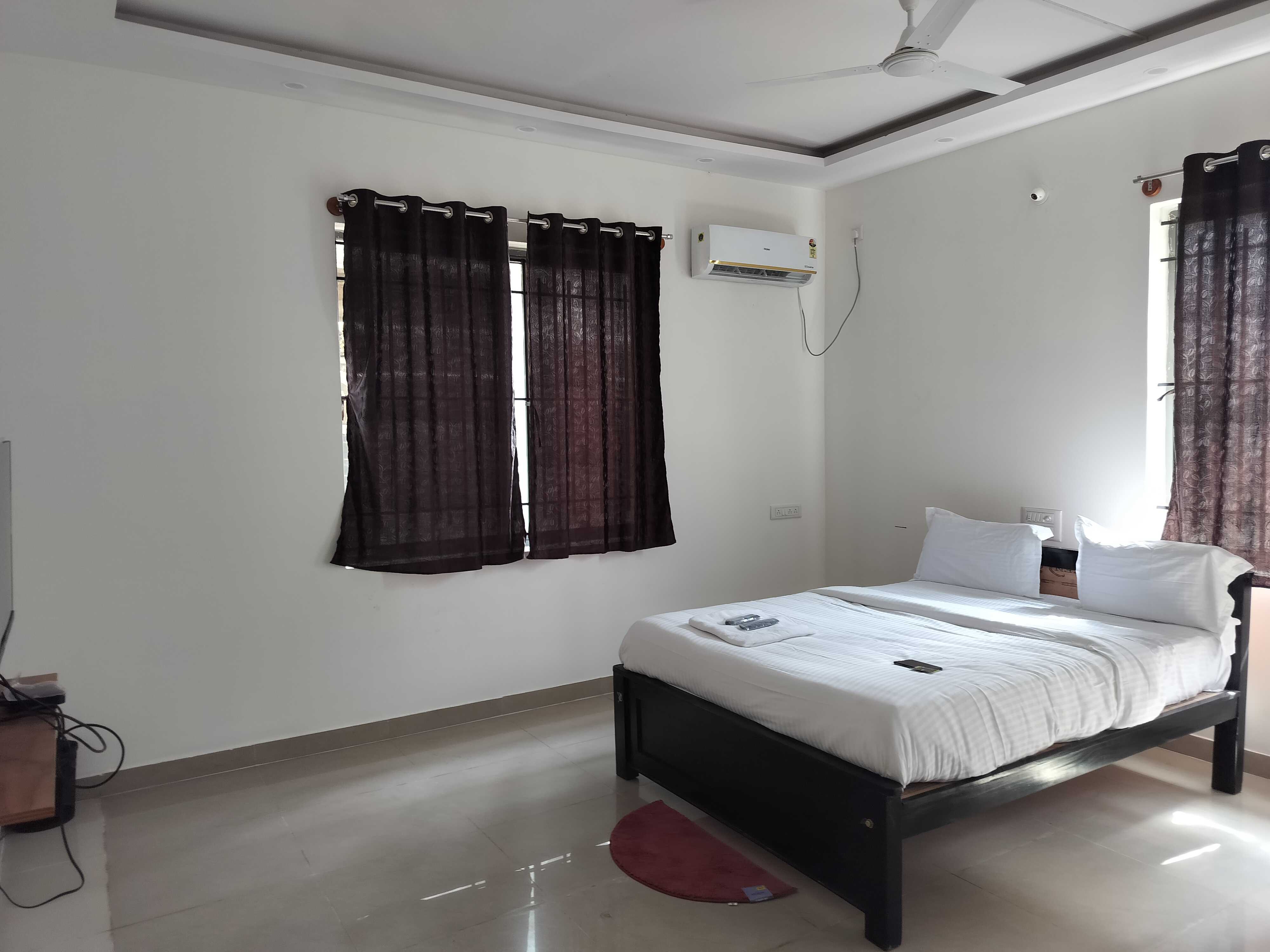Hotel O Maruthi Paradise Netaji Udyanavana Park - Tap to explore photos