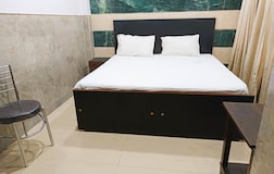 Deluxe King Room--AC