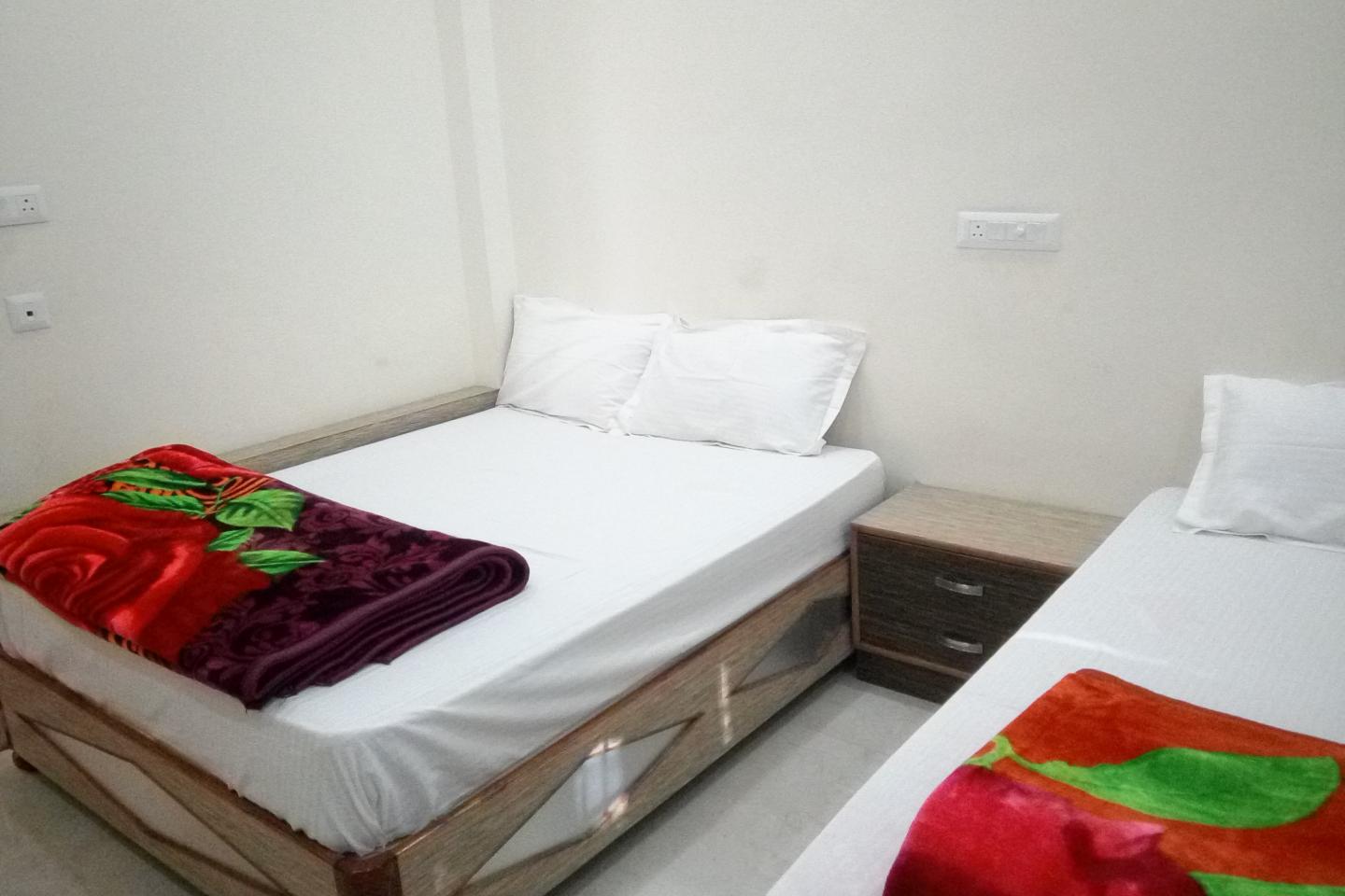 Sidharth Paying Guest house - Tap to explore photos