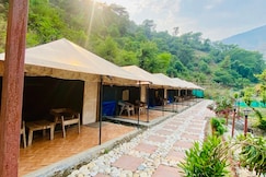 Tiger Fall Aquatic Camps | Swiss Tents