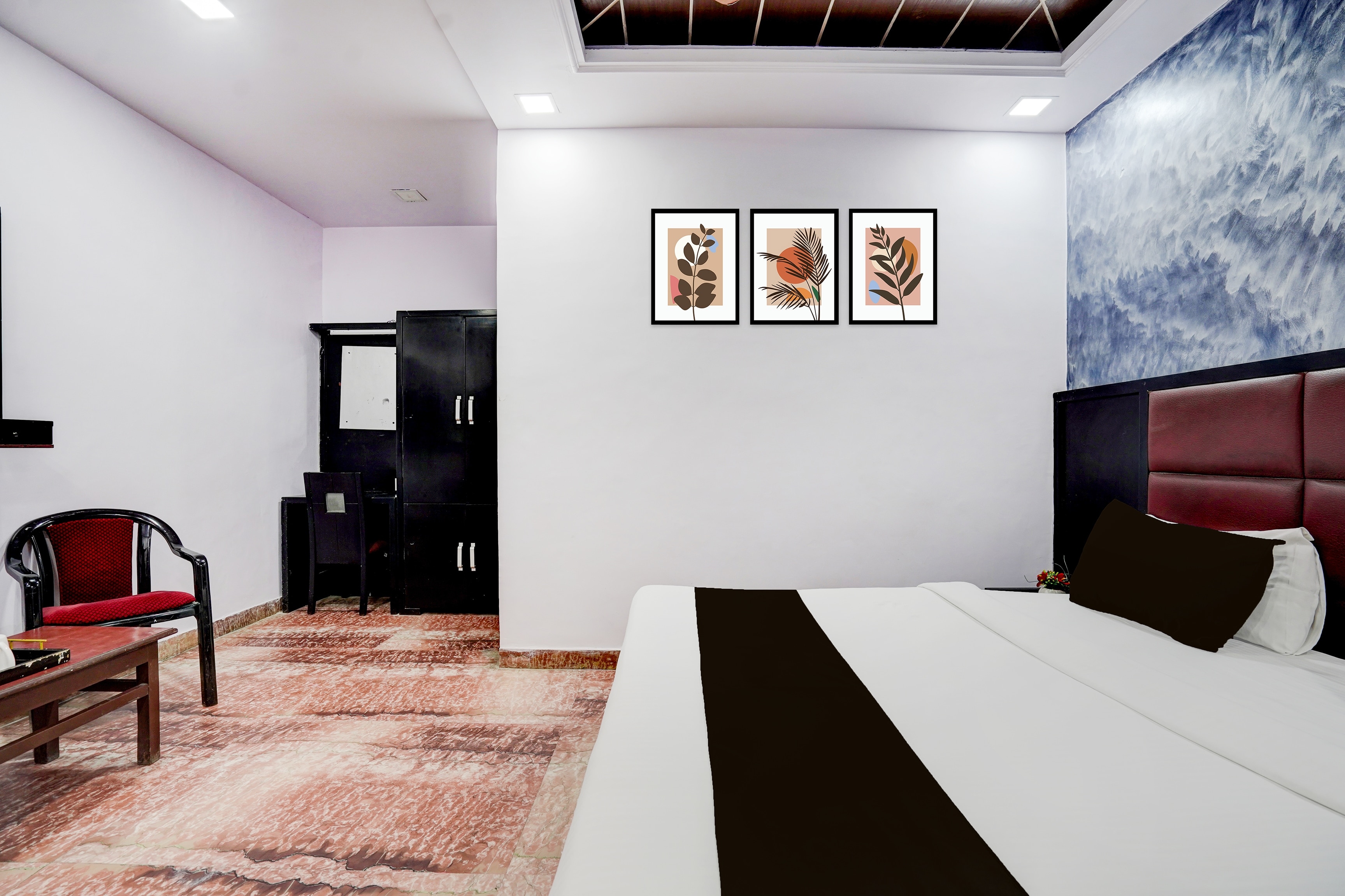 Townhouse Oak Jaipur Railway Station Road Formerly Hotel Rawat - Tap to explore photos
