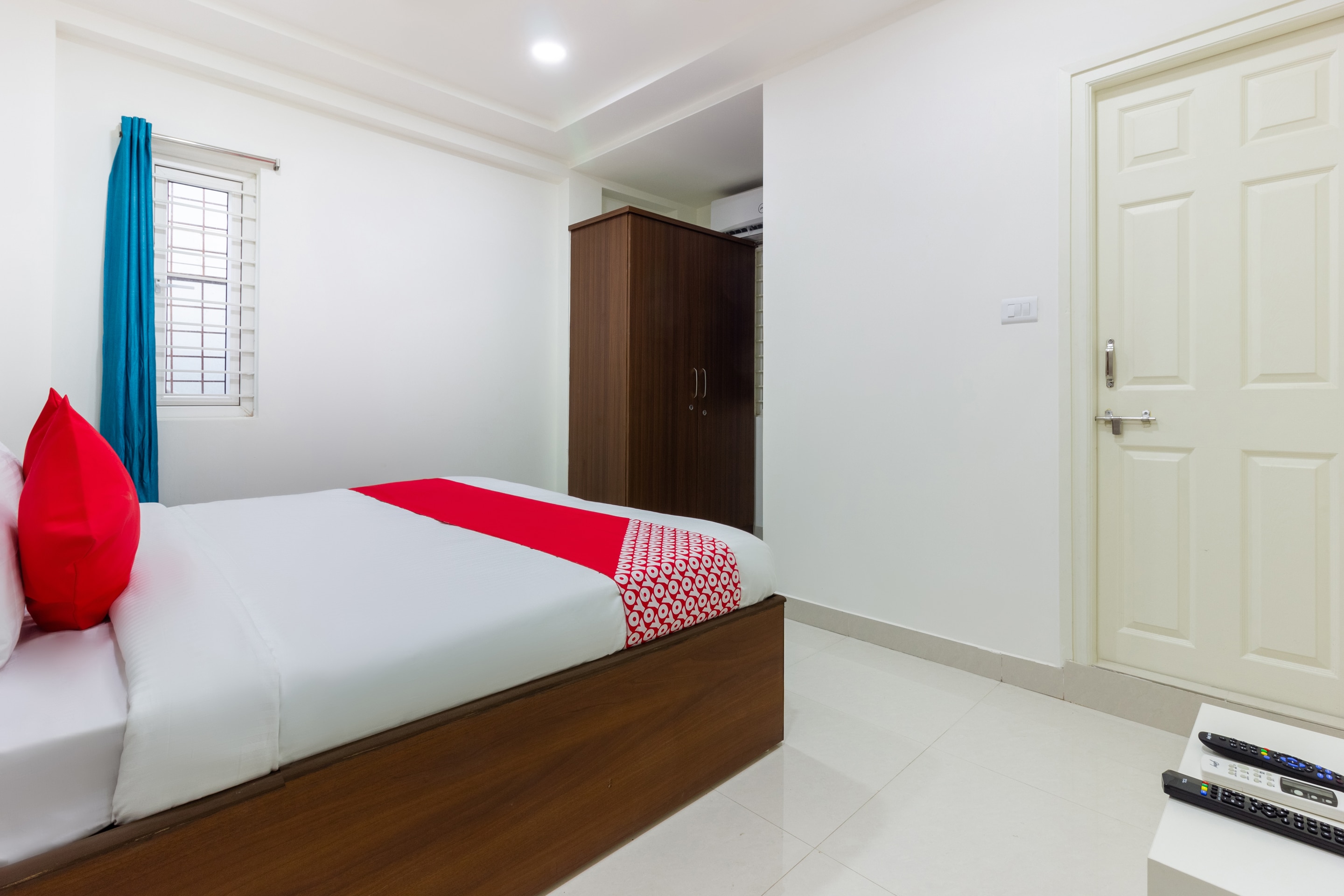 Super Hotel O Qualia Inn Kondapur Near Botanical Garden - Tap to explore photos